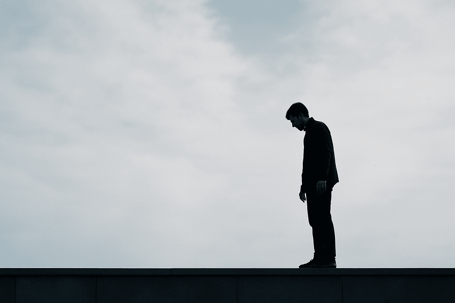 Зображення символічної висоти або краю будівлі як ілюстрація до страху висоти